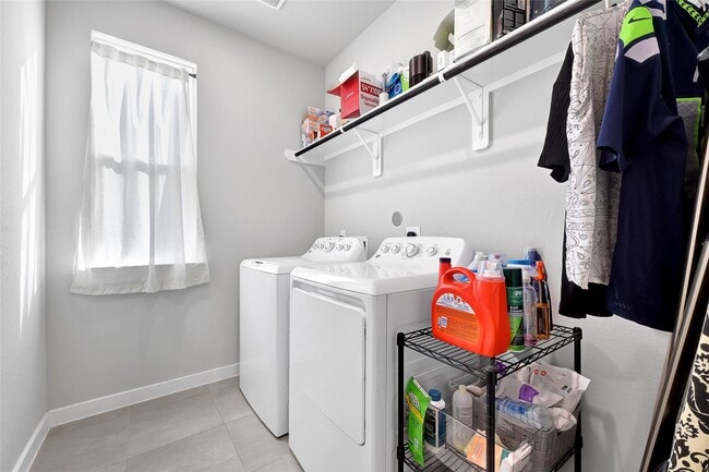 Building Photo - 7214 Clearwater Cv Dr