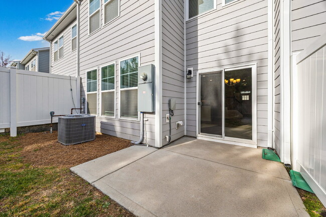 Building Photo - Lake Wylie Townhome with amazing amenities!