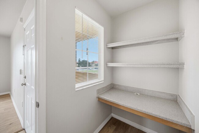 Building Photo - 2/2 condo with beautiful water views available now for an annual lease