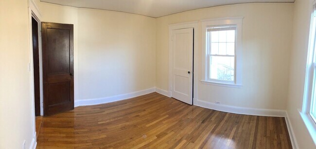 Building Photo - Available December 1st! 1 BED 1 BATH in prime Quincy location!
