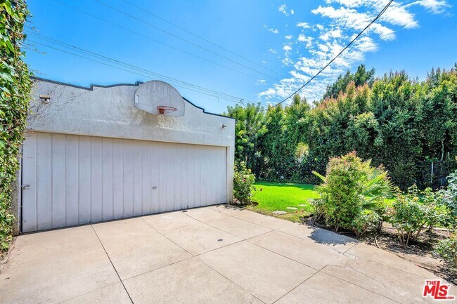 Building Photo - 10736 Ashton Ave