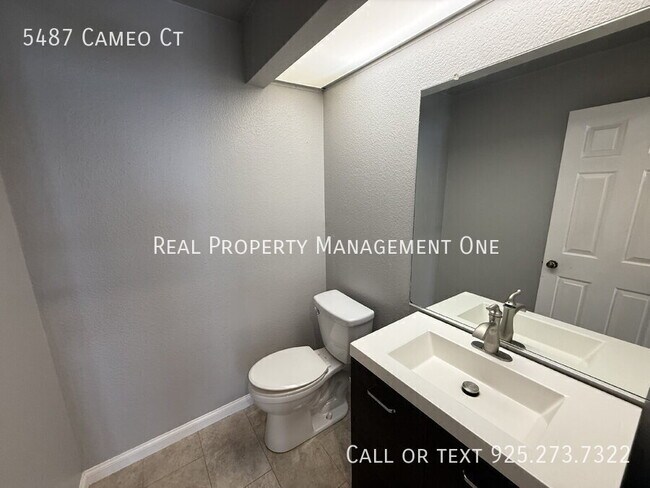 Building Photo - 5487 Cameo Ct