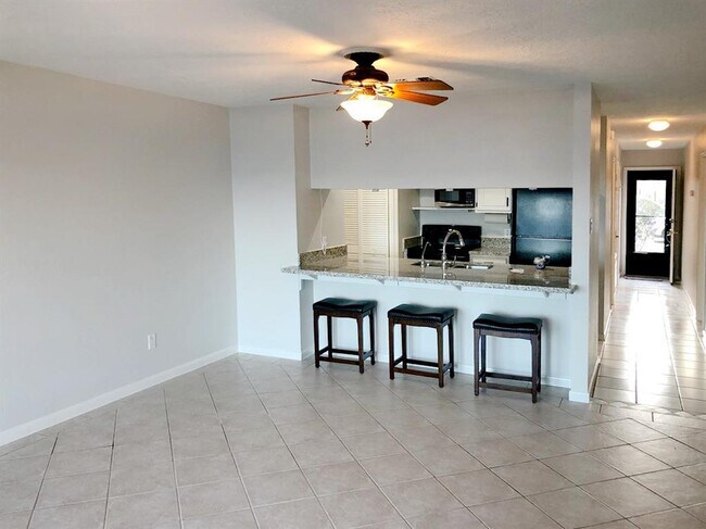 Building Photo - 801 River Rd