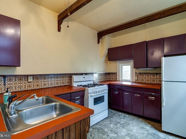 Building Photo - 524 Howard Ave