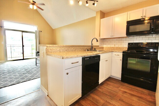 Building Photo - 1342 Hunters Rd