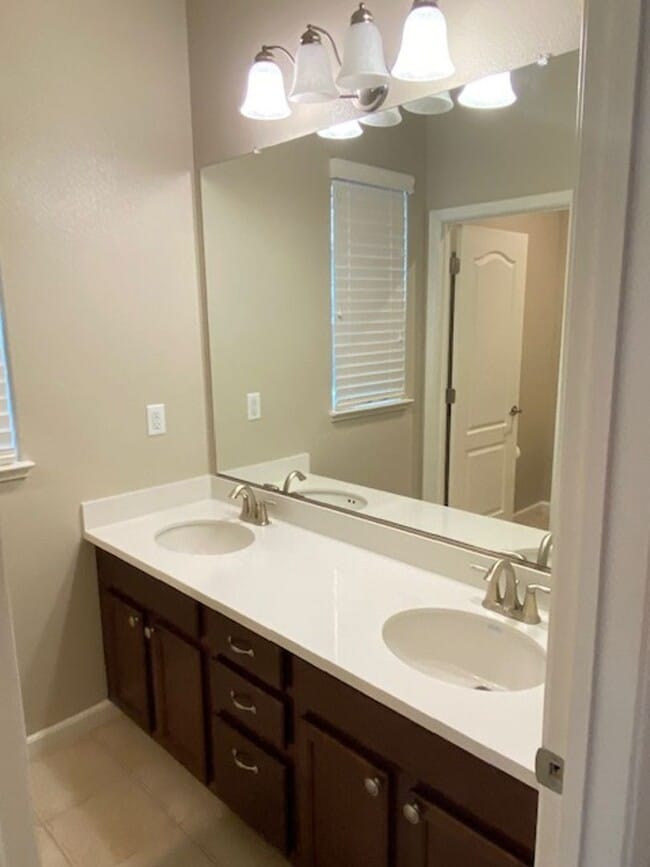 Building Photo - Immaculate Rocklin home- Available 4/15