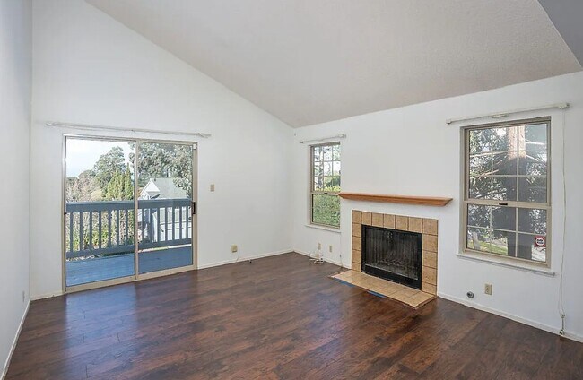 Building Photo - 620 Primrose Terrace