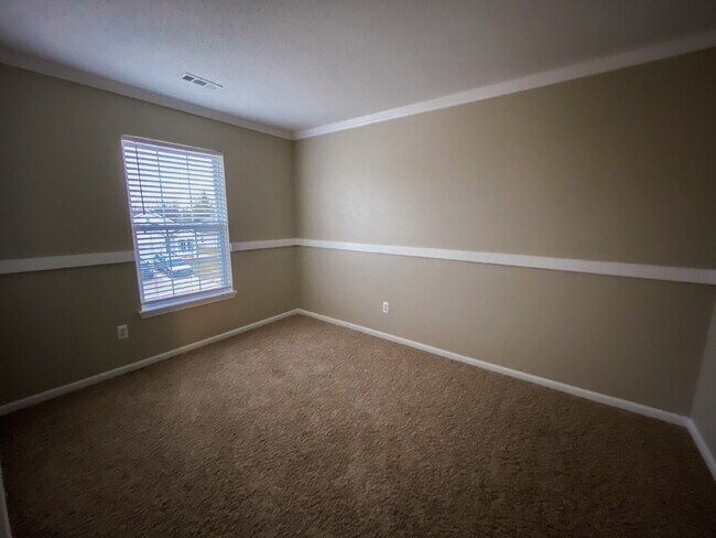 Building Photo - Welcome home to this charming 4-bedroom, 2.5-bath home in Noblesville!