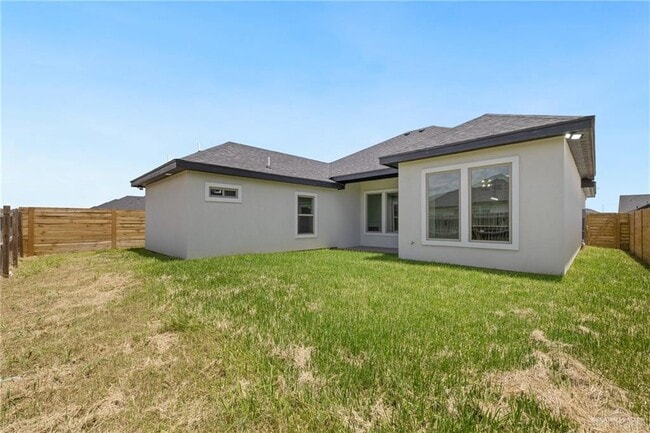 Building Photo - 2613 E Comal Rd