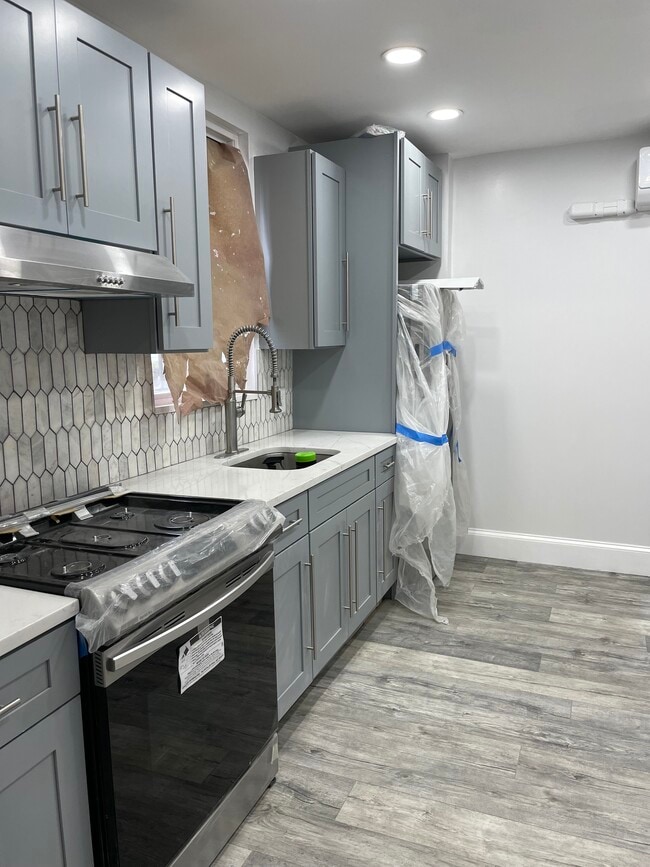 Building Photo - 112 Garside St