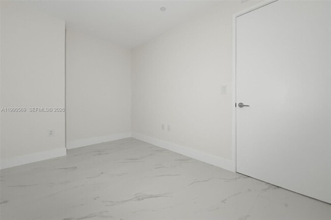 Building Photo - 711 NE 23rd Terrace