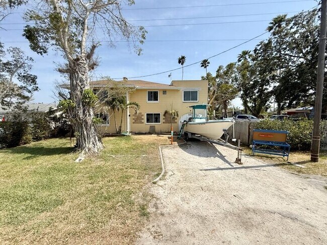 Building Photo - 315 12th Ave