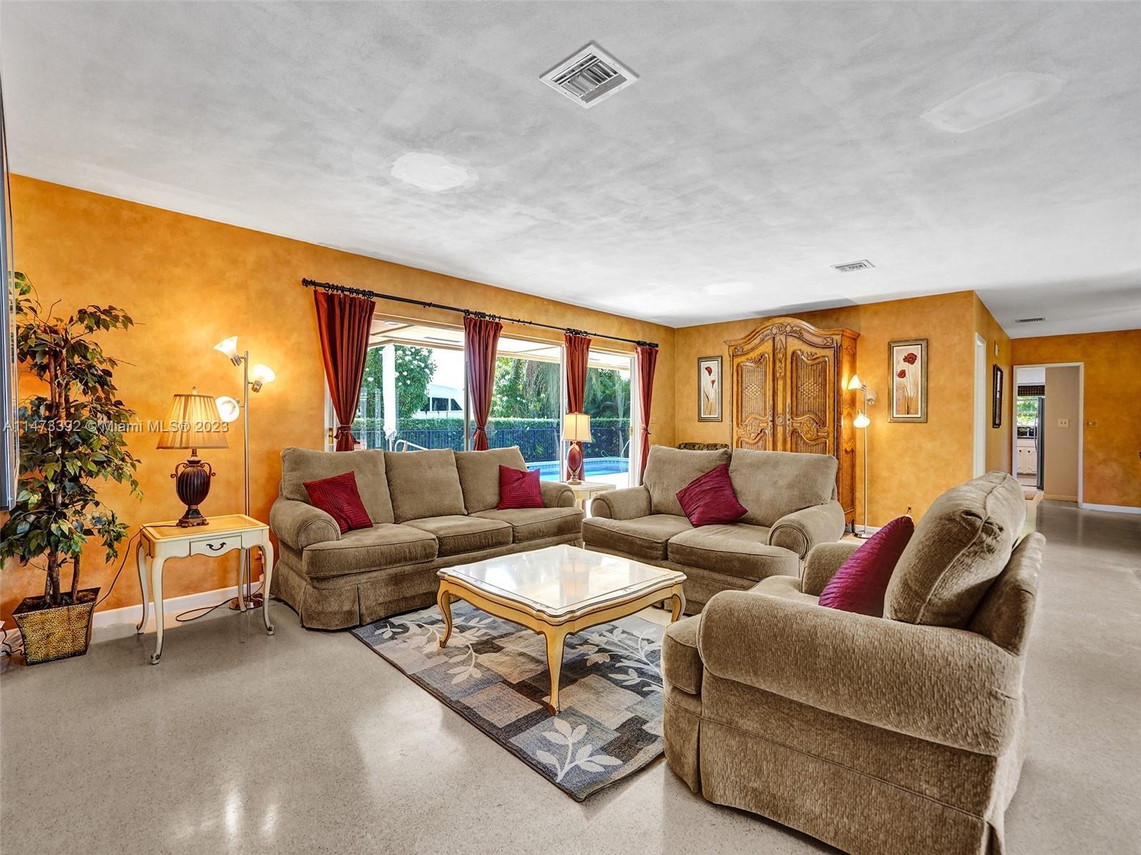 Building Photo - 2460 Del Lago Dr