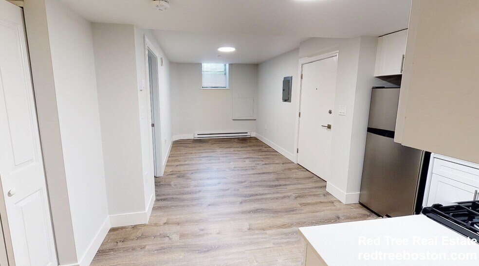 Building Photo - 81 Park Dr