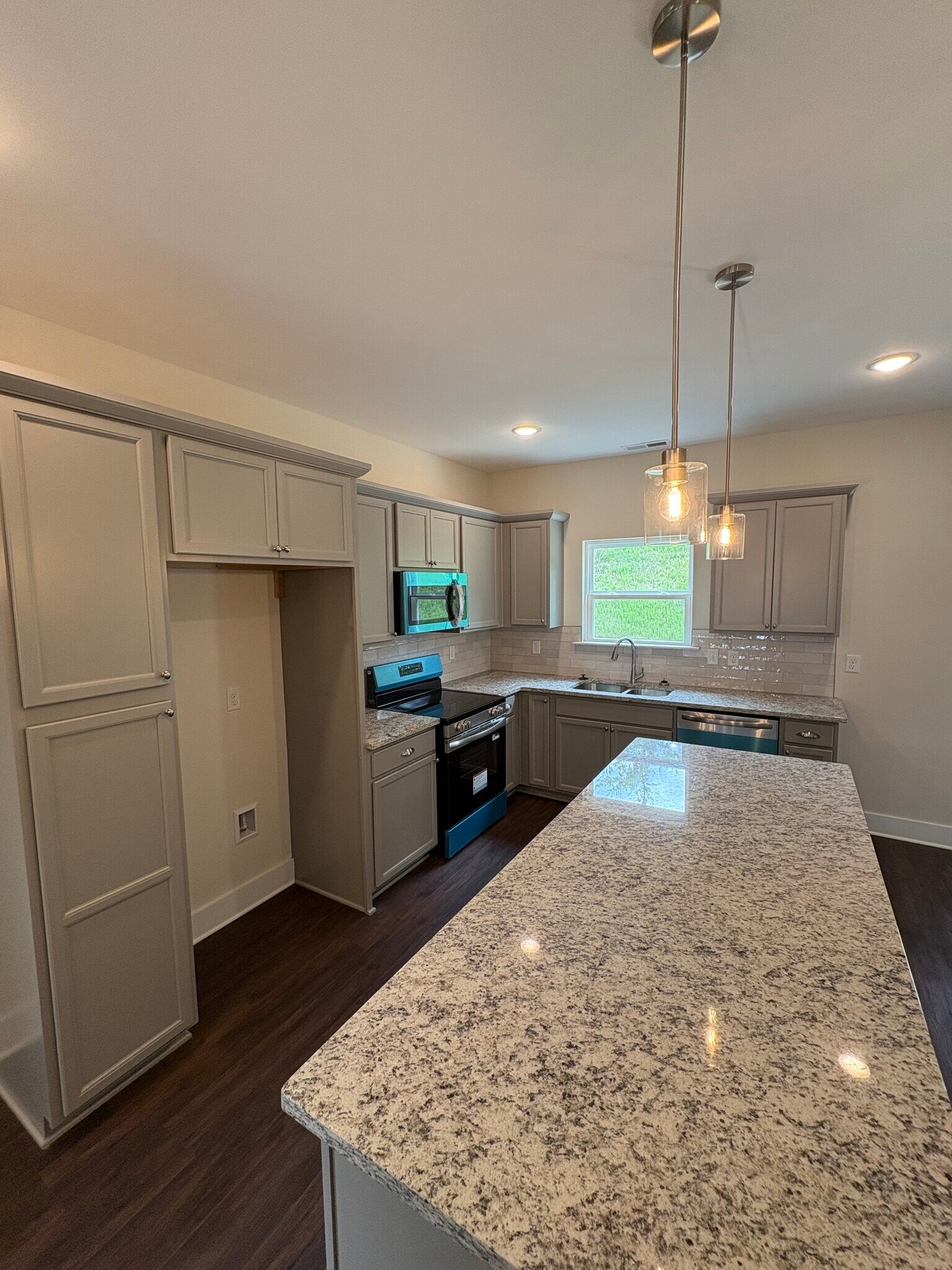 Building Photo - 4691 Heiskell Dr