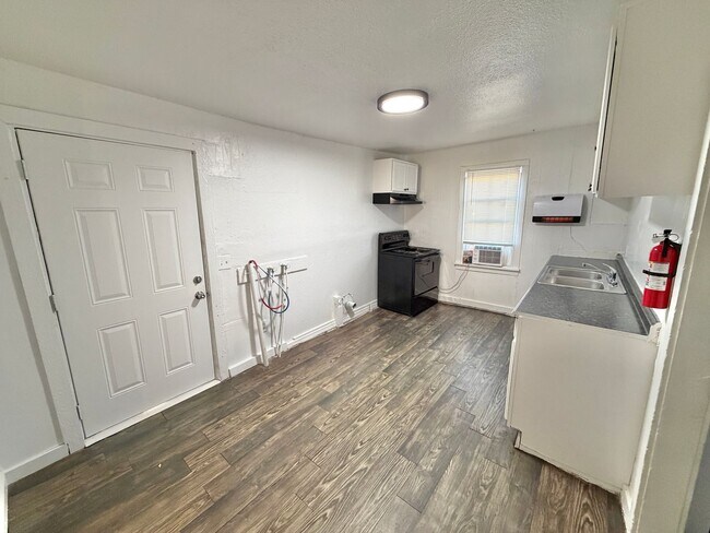 Building Photo - 2bed 1 bath Home Sweet Home