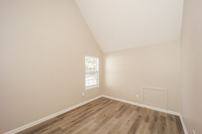 Building Photo - 41 St Charles Pl