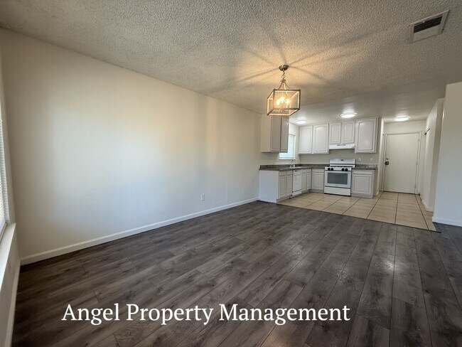 Building Photo - 7927 Albion Way