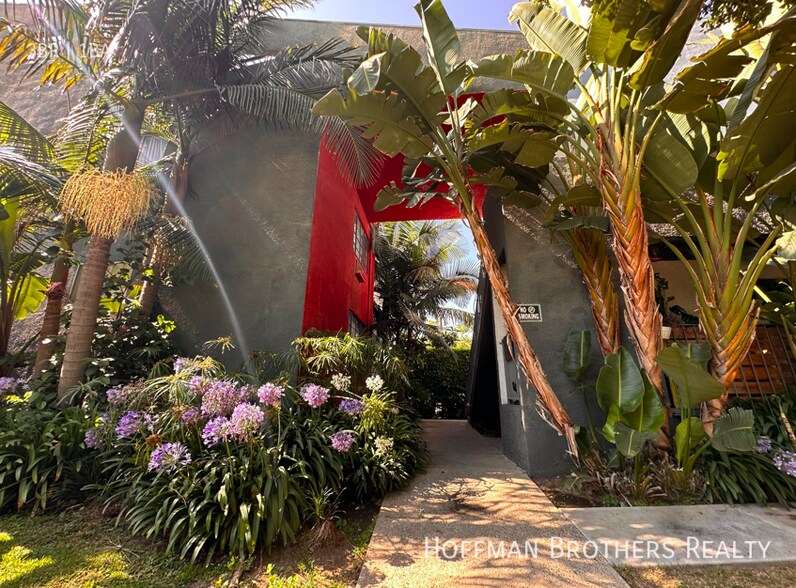 Building Photo - 6043 Eleanor Ave