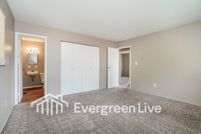 Building Photo - 64 Huber Village Blvd