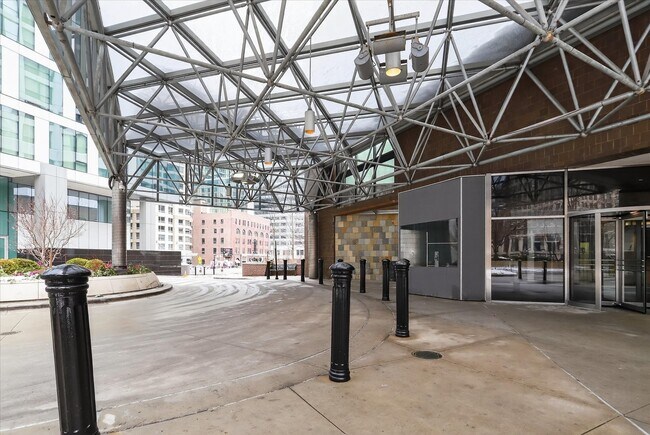 Building Photo - 405 N Wabash Ave