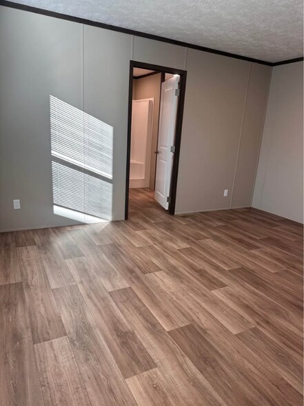 Building Photo - 3200 S Highland Park Dr