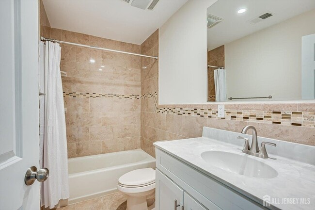 Building Photo - 114 Longfield Ct