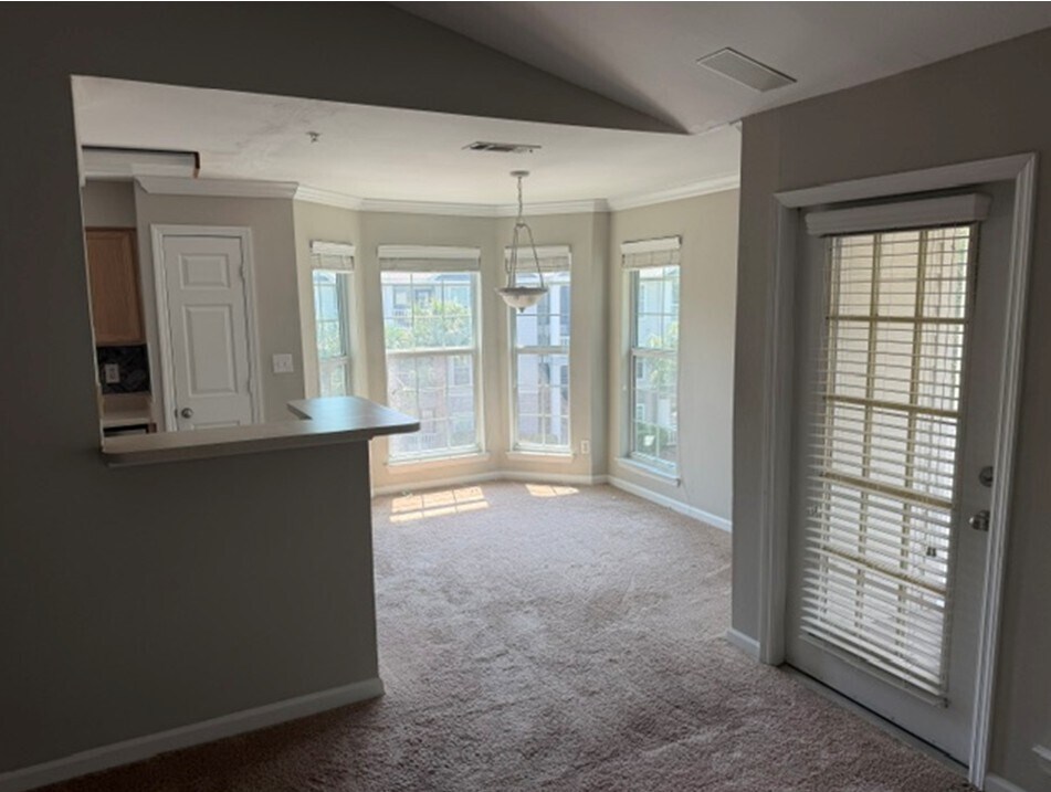 Dining Room - 700 Daniel Ellis Dr