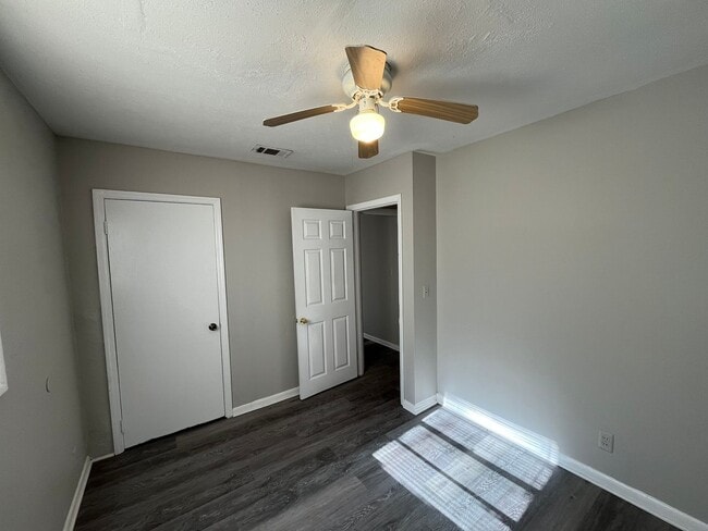 Building Photo - Welcome Home – Comfort Meets Convenience. Call to ask about the Move-in Special!!!