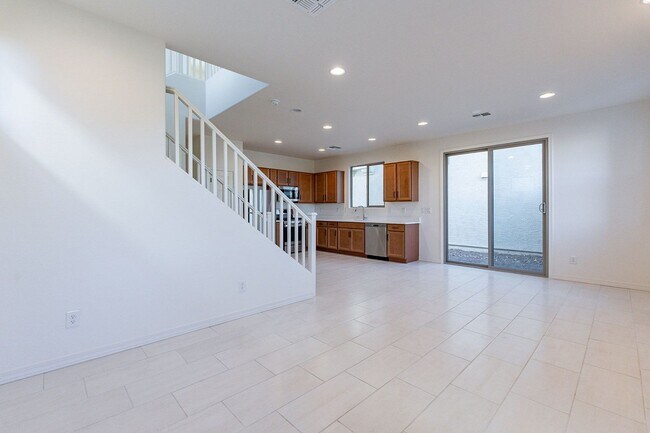 Building Photo - Three Bedrooms! Newer Neighborhood - conve...