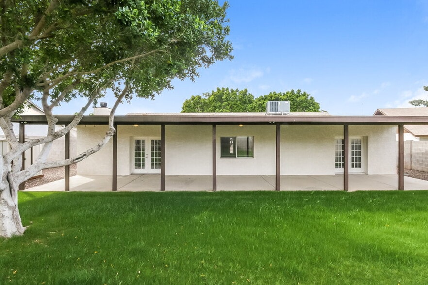 Building Photo - 6106 E Ivyglen St