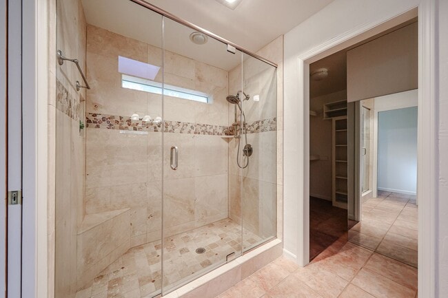 Building Photo - Scottsdale Country Club Living!