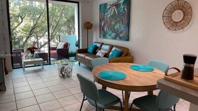 Building Photo - 1673 Bay Rd