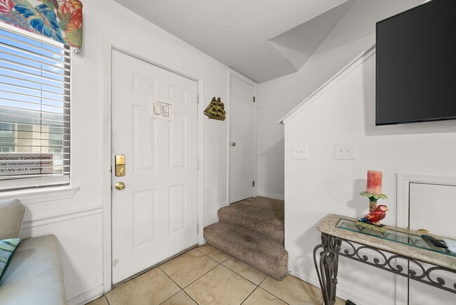 Building Photo - 133 W Leslie Ln