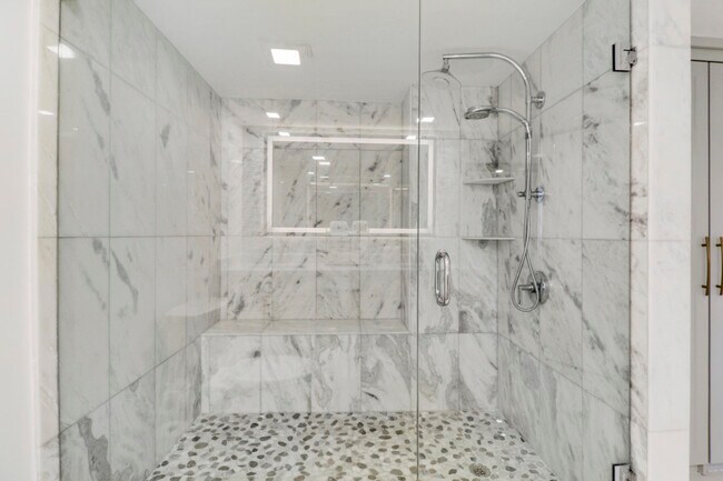 Building Photo - 5280 N Ocean Dr
