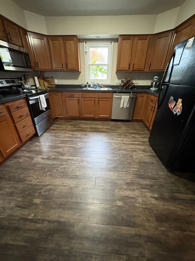 Building Photo - JCP - 02 - Charles St