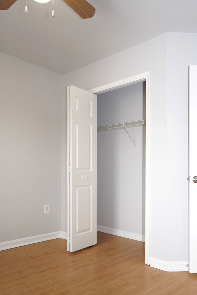 Building Photo - 4 Bedroom 3.5 Bath Townhome in Woodbridge, VA