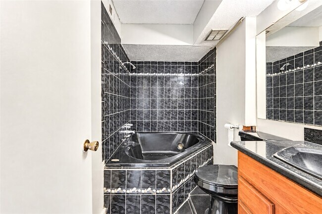 Building Photo - 6606 De Moss Dr