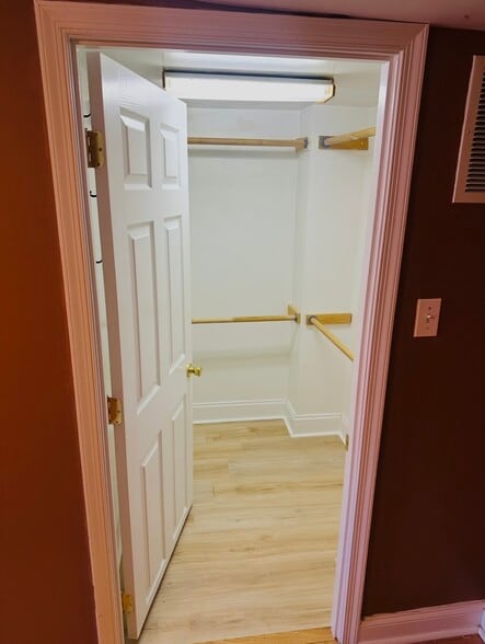 Walk In Hall Closet - 829 S Linwood Ave