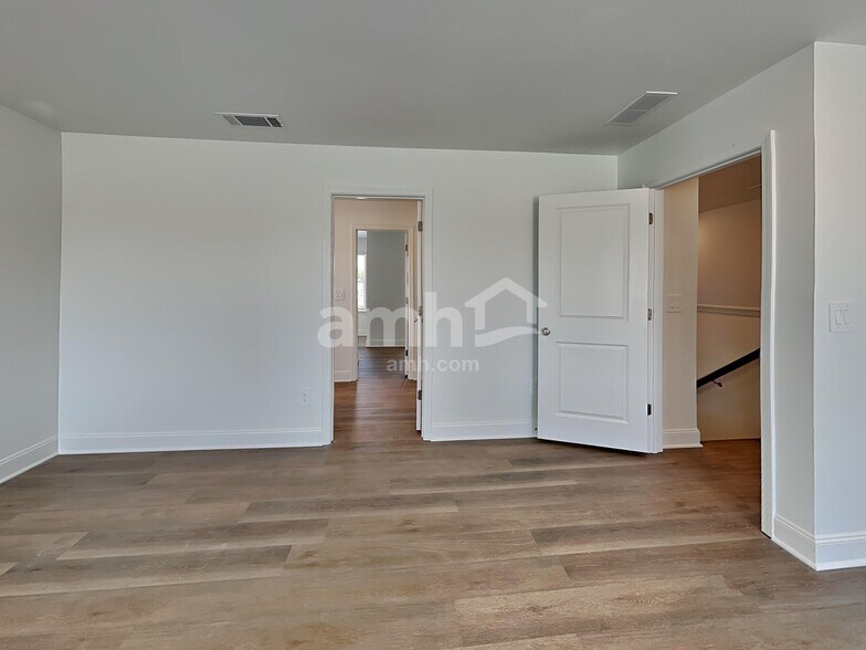Building Photo - 338 Golucke Wy