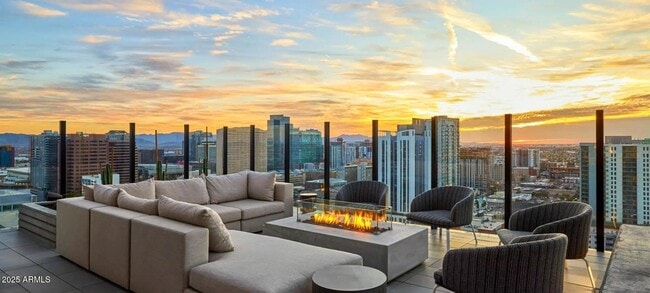 Building Photo - 817 N 6th St