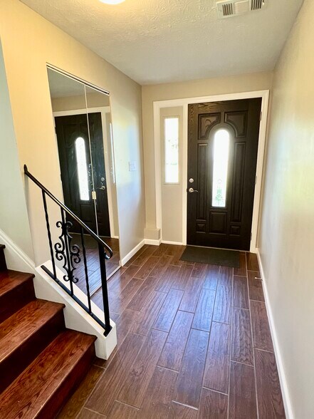 Building Photo - 10098 Belmeadow Dr