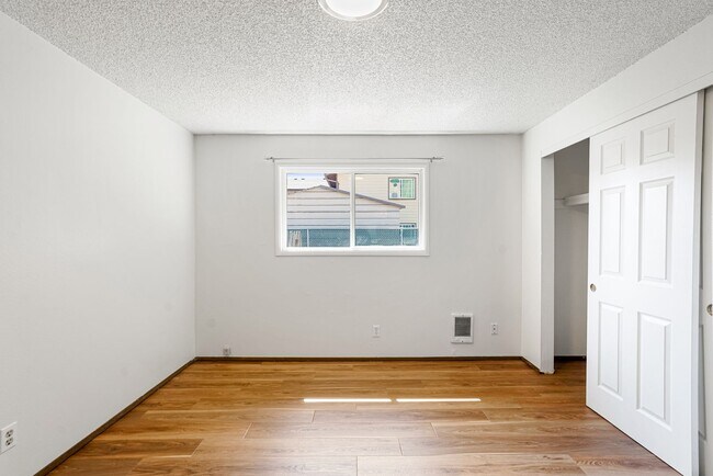 Building Photo - State Duplex - VPM482830S-6