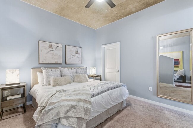 Building Photo - AVAILABLE NOW. 9th Floor of Encore Bldg Downtown Nashville. One Bed One Bath. Resort style amenit...