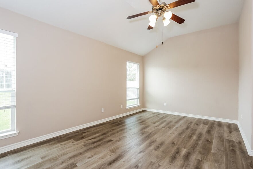 Building Photo - 129 Oriole Dr
