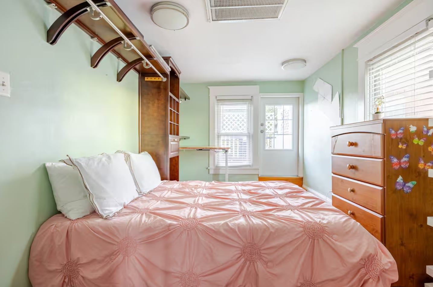 Building Photo - 1019 Berryville Ave