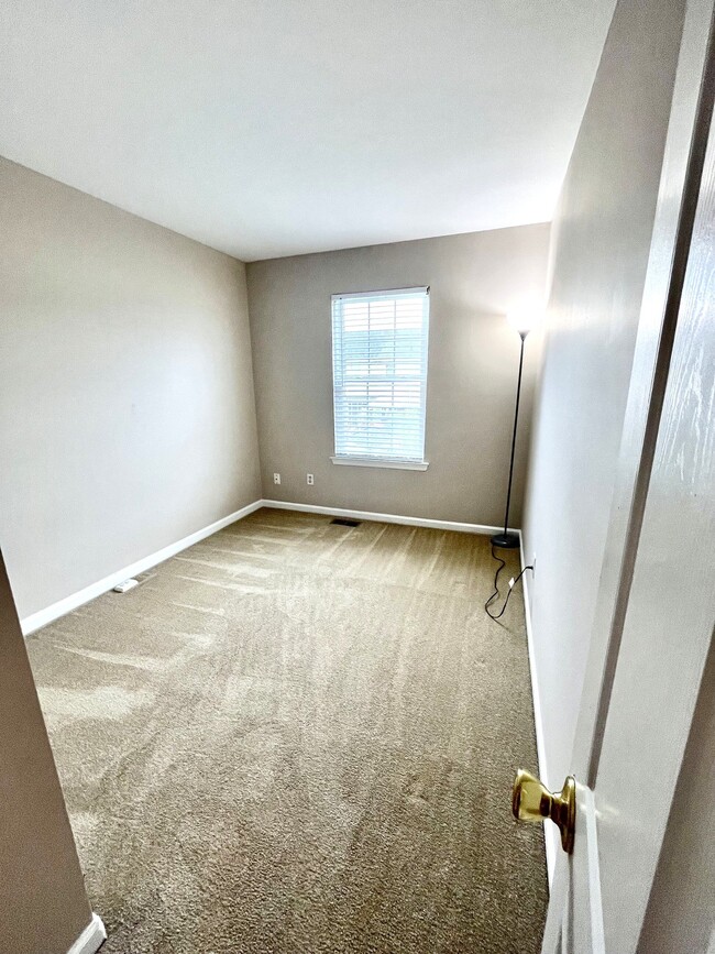 Building Photo - 408 Naughty Ln