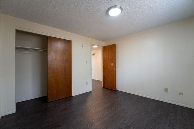 Building Photo - Spacious 2 Bedroom 1 Bath Near CSU and Old...