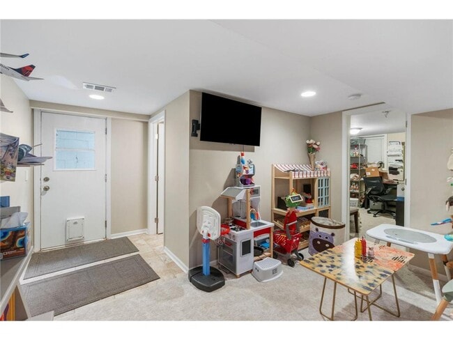 Building Photo - 263 Lexington Parkway S