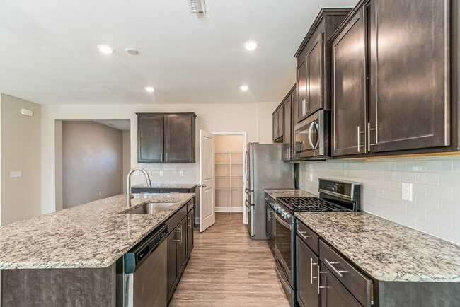 Building Photo - 231 Pilsen Dr